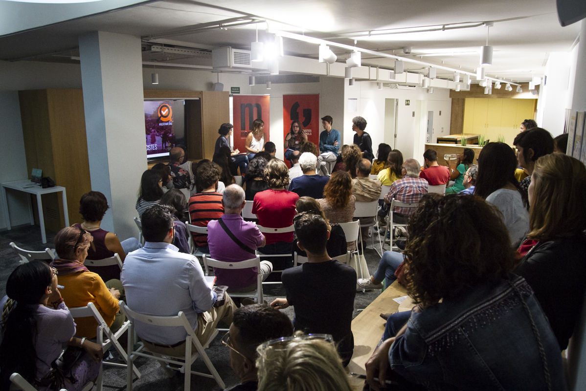 Acte ‘Periodisme a la sala de miralls’, organitzat per l’Observatori d’Actualitat del Discurs Discriminatori als Mitjans a l’Espai Societat Oberta. Foto: Estefania Bedmar / GPRB.