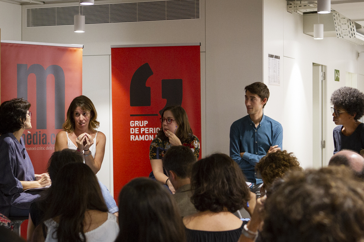 Acte ‘Periodisme a la sala de miralls’, organitzat per l’Observatori d’Actualitat del Discurs Discriminatori als Mitjans a l’Espai Societat Oberta. Foto: Estefania Bedmar / GPRB.